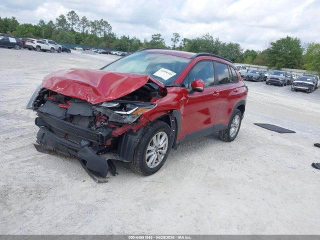 44991945 :رقم المزاد ، 7MUCAAAG9NV005963 vin ، 2022 Toyota Corolla Cross Le مزاد بيع