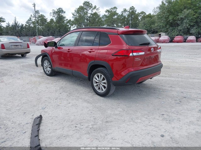 44991945 :رقم المزاد ، 7MUCAAAG9NV005963 vin ، 2022 Toyota Corolla Cross Le مزاد بيع
