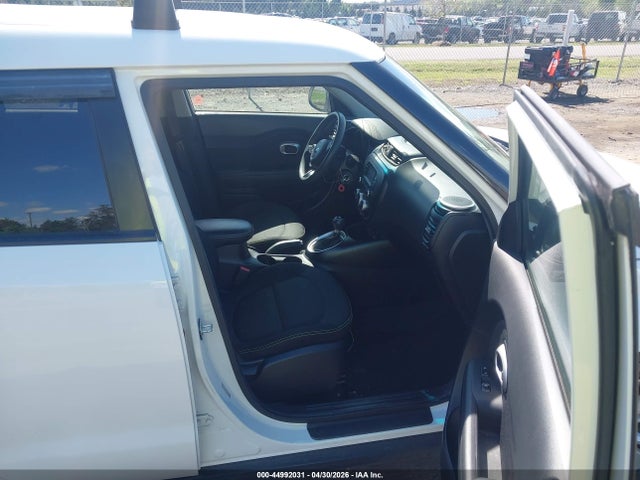 44992031 :رقم المزاد ، KNDJP3A53F7140748 vin ، 2015 Kia Soul + مزاد بيع