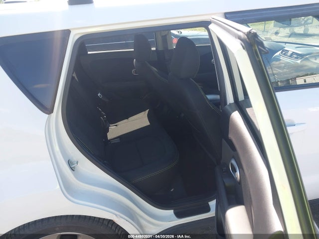 44992031 :رقم المزاد ، KNDJP3A53F7140748 vin ، 2015 Kia Soul + مزاد بيع