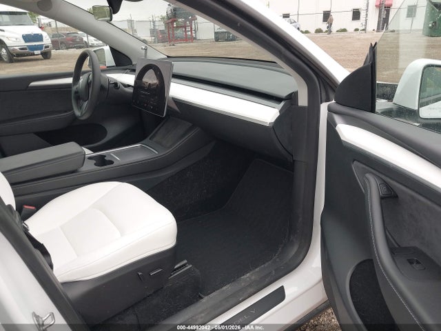 Продаж на аукціоні авто 2023 Tesla Model Y Awd/long Range Dual Motor All-wheel Drive, vin: 7SAYGDEE8PF874721, номер лоту: 44992042