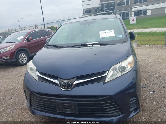 2019 Toyota Sienna Le 8 Passenger მანქანა იყიდება აუქციონზე, vin: 5TDKZ3DC2KS998656, აუქციონის ნომერი: 44992069