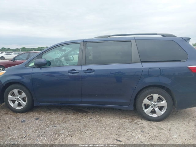 2019 Toyota Sienna Le 8 Passenger მანქანა იყიდება აუქციონზე, vin: 5TDKZ3DC2KS998656, აუქციონის ნომერი: 44992069