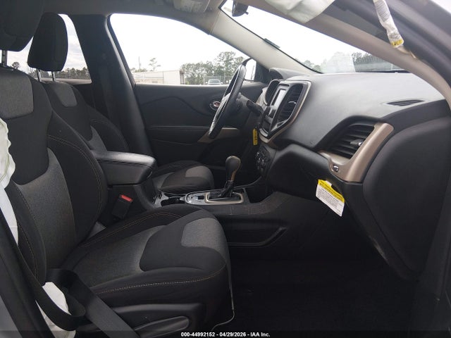 44992152 :رقم المزاد ، 1C4PJLCB8JD620261 vin ، 2018 Jeep Cherokee Latitude Fwd مزاد بيع