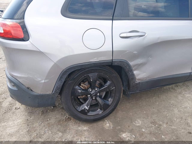 44992152 :رقم المزاد ، 1C4PJLCB8JD620261 vin ، 2018 Jeep Cherokee Latitude Fwd مزاد بيع
