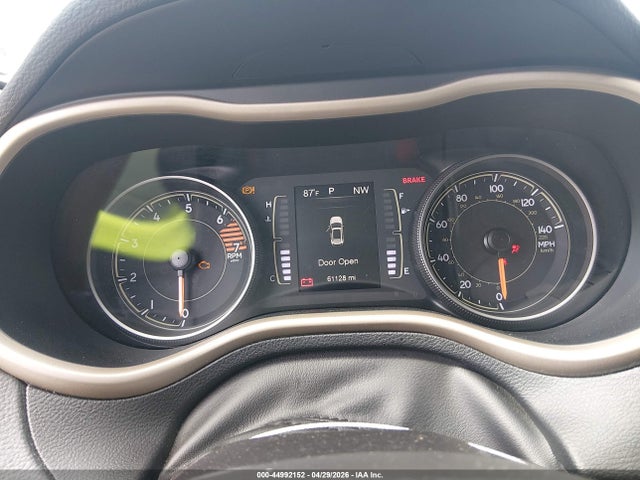 44992152 :رقم المزاد ، 1C4PJLCB8JD620261 vin ، 2018 Jeep Cherokee Latitude Fwd مزاد بيع