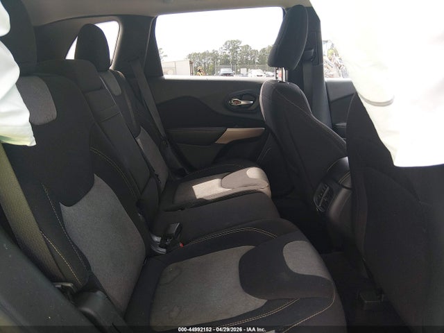 44992152 :رقم المزاد ، 1C4PJLCB8JD620261 vin ، 2018 Jeep Cherokee Latitude Fwd مزاد بيع