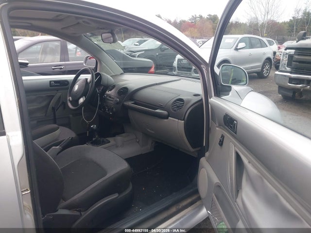 44992155 :رقم المزاد ، 3VWCC21C1YM438864 vin ، 2000 Volkswagen New Beetle Gls مزاد بيع
