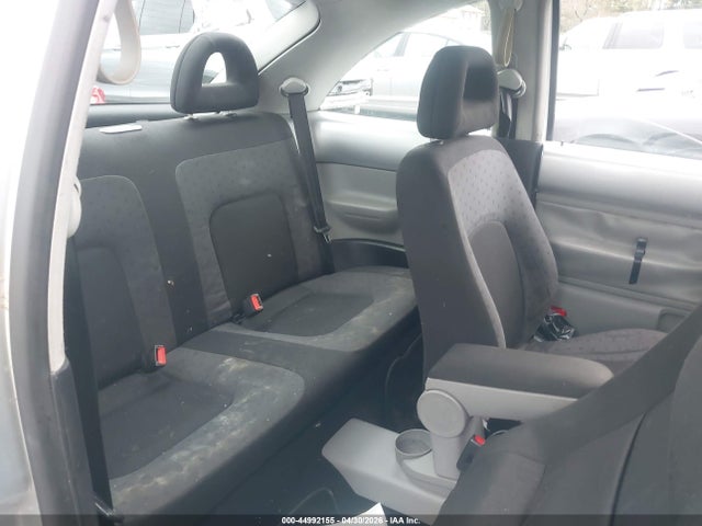 44992155 :رقم المزاد ، 3VWCC21C1YM438864 vin ، 2000 Volkswagen New Beetle Gls مزاد بيع