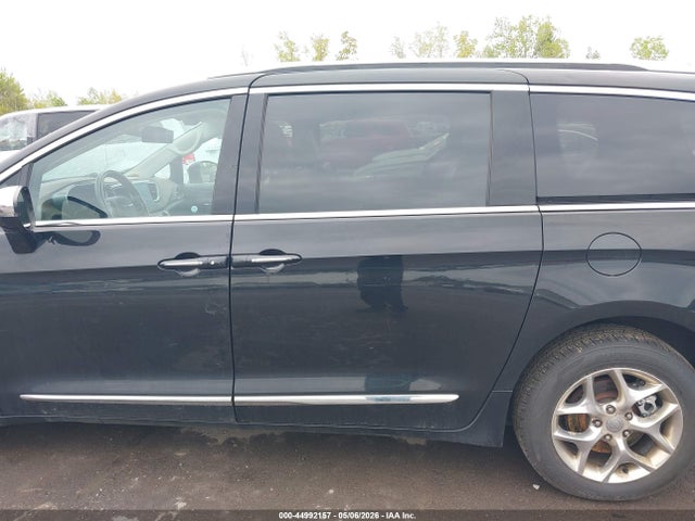 Продажа на аукционе авто 2017 Chrysler Pacifica Limited, vin: 2C4RC1GG2HR571112, номер лота: 44992157