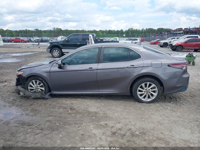 Продажа на аукционе авто 2021 Toyota Camry Le, vin: 4T1C11AK8MU586635, номер лота: 44992243