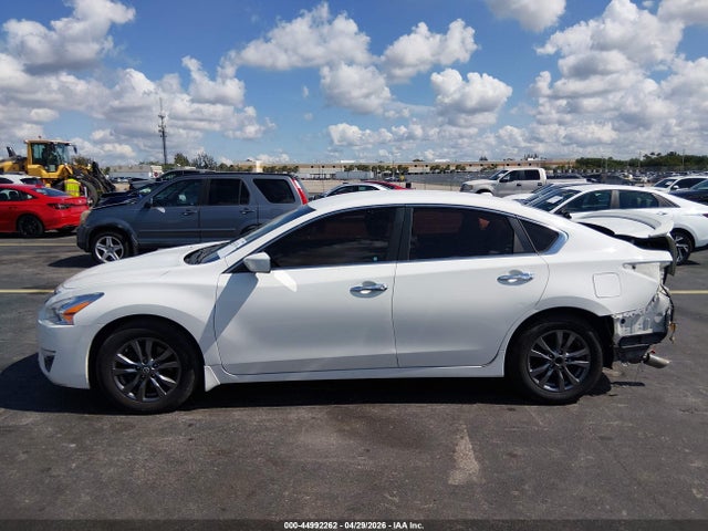 2015 Nissan Altima 2.5 S მანქანა იყიდება აუქციონზე, vin: 1N4AL3AP6FC476825, აუქციონის ნომერი: 44992262
