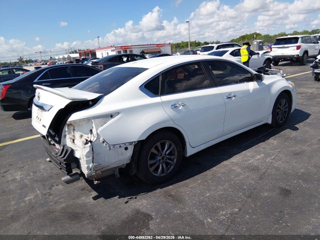 2015 Nissan Altima 2.5 S მანქანა იყიდება აუქციონზე, vin: 1N4AL3AP6FC476825, აუქციონის ნომერი: 44992262