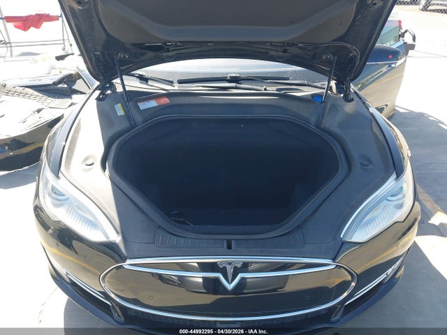 2015 Tesla Model S 85d/p85d მანქანა იყიდება აუქციონზე, vin: 5YJSA4H49FF080493, აუქციონის ნომერი: 44992295