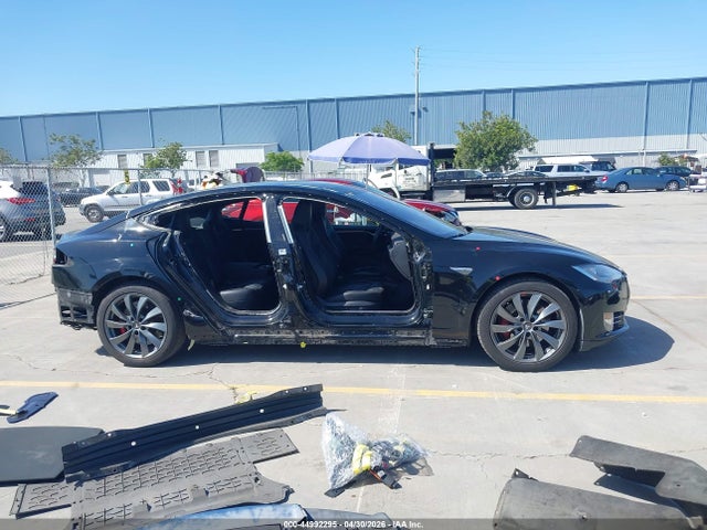 2015 Tesla Model S 85d/p85d მანქანა იყიდება აუქციონზე, vin: 5YJSA4H49FF080493, აუქციონის ნომერი: 44992295