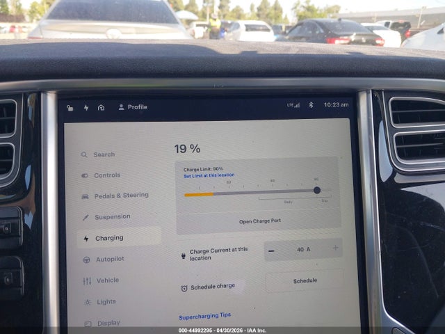 2015 Tesla Model S 85d/p85d მანქანა იყიდება აუქციონზე, vin: 5YJSA4H49FF080493, აუქციონის ნომერი: 44992295