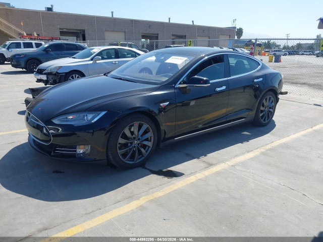 2015 Tesla Model S 85d/p85d მანქანა იყიდება აუქციონზე, vin: 5YJSA4H49FF080493, აუქციონის ნომერი: 44992295
