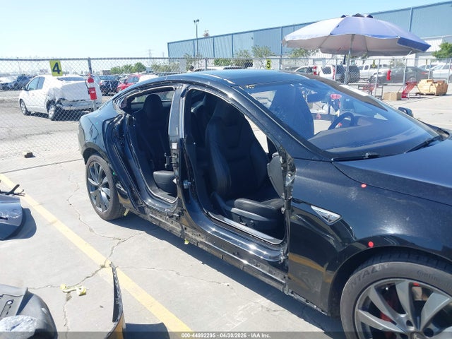 2015 Tesla Model S 85d/p85d მანქანა იყიდება აუქციონზე, vin: 5YJSA4H49FF080493, აუქციონის ნომერი: 44992295