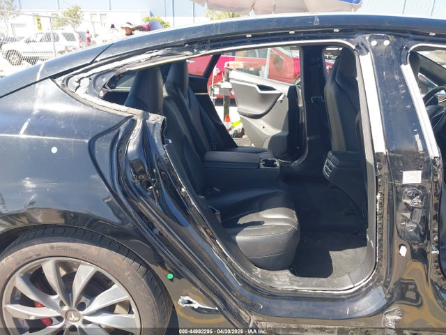 2015 Tesla Model S 85d/p85d მანქანა იყიდება აუქციონზე, vin: 5YJSA4H49FF080493, აუქციონის ნომერი: 44992295