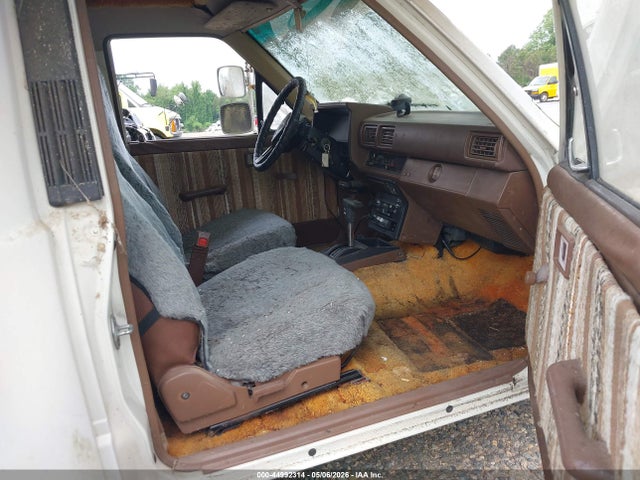 44992314 :رقم المزاد ، JT5RN55D8F0129982 vin ، 1985 Toyota Pickup Commercial/camper Rn55 مزاد بيع