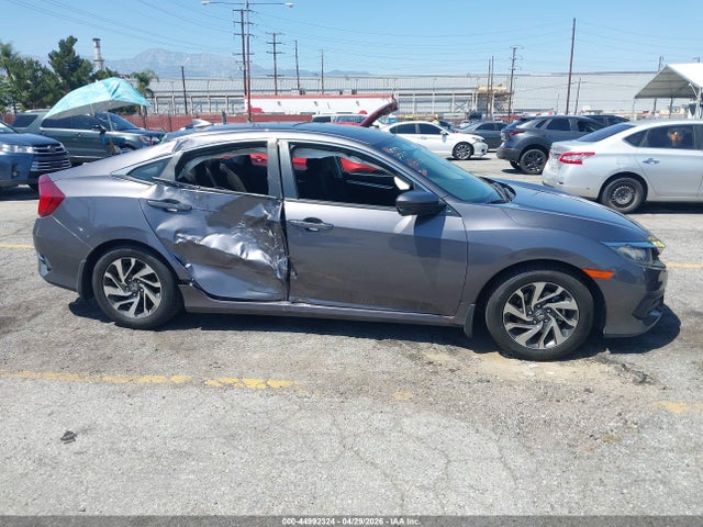 44992324 :رقم المزاد ، 2HGFC2F70HH570896 vin ، 2017 Honda Civic Ex مزاد بيع