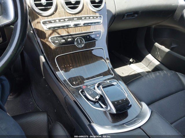 55SWF4JB2FU076120 Mercedes-Benz C 300 Luxury
