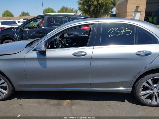 55SWF4JB2FU076120 Mercedes-Benz C 300 Luxury