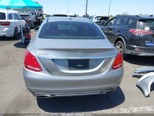 55SWF4JB2FU076120 Mercedes-Benz C 300 Luxury