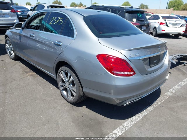 55SWF4JB2FU076120 Mercedes-Benz C 300 Luxury
