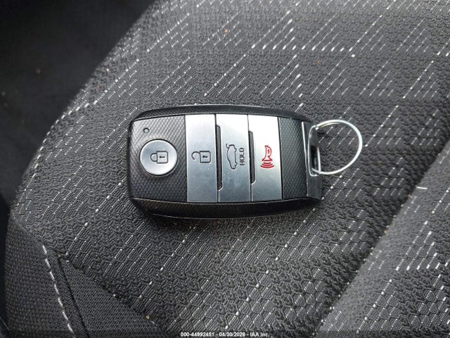 2022 Kia Rio 5-door S მანქანა იყიდება აუქციონზე, vin: 3KPA25AD8NE477335, აუქციონის ნომერი: 44992451