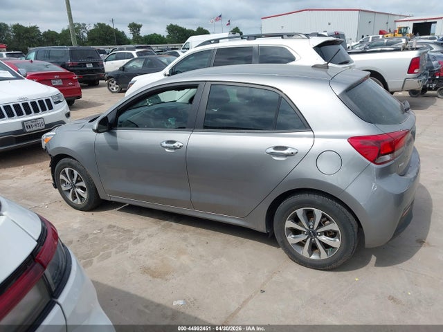 2022 Kia Rio 5-door S მანქანა იყიდება აუქციონზე, vin: 3KPA25AD8NE477335, აუქციონის ნომერი: 44992451