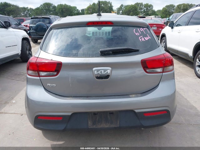 2022 Kia Rio 5-door S მანქანა იყიდება აუქციონზე, vin: 3KPA25AD8NE477335, აუქციონის ნომერი: 44992451
