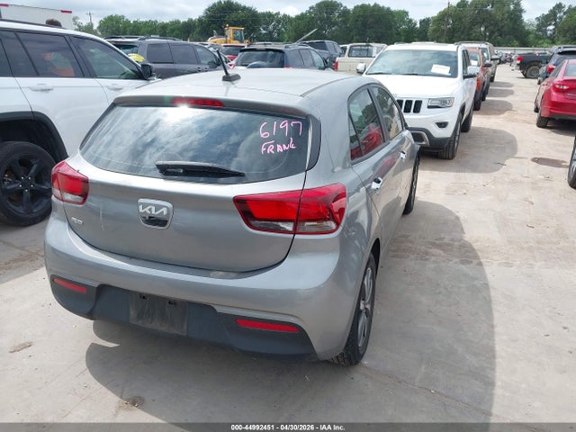 2022 Kia Rio 5-door S მანქანა იყიდება აუქციონზე, vin: 3KPA25AD8NE477335, აუქციონის ნომერი: 44992451