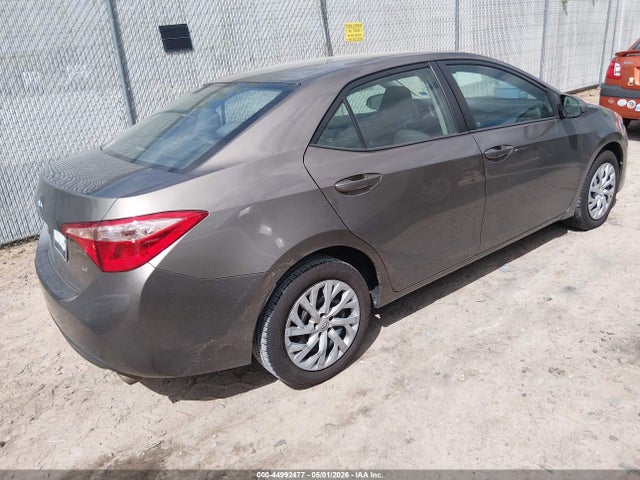 44992477 :رقم المزاد ، 2T1BURHE6JC976289 vin ، 2018 Toyota Corolla Le مزاد بيع