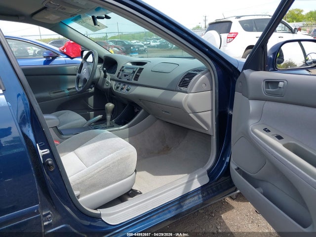 2004 Toyota Camry Le მანქანა იყიდება აუქციონზე, vin: 4T1BE32K24U321686, აუქციონის ნომერი: 44992657
