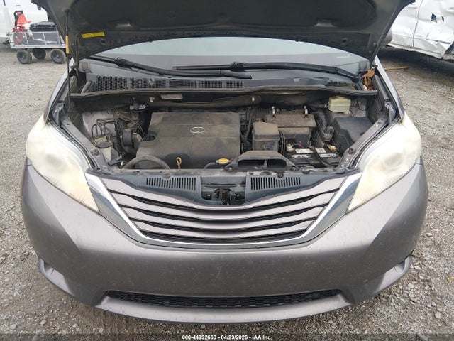 2015 Toyota Sienna Le 8 Passenger მანქანა იყიდება აუქციონზე, vin: 5TDKK3DC8FS631013, აუქციონის ნომერი: 44992660