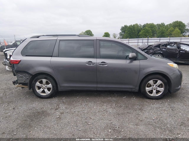 2015 Toyota Sienna Le 8 Passenger მანქანა იყიდება აუქციონზე, vin: 5TDKK3DC8FS631013, აუქციონის ნომერი: 44992660