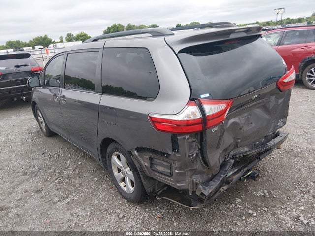2015 Toyota Sienna Le 8 Passenger მანქანა იყიდება აუქციონზე, vin: 5TDKK3DC8FS631013, აუქციონის ნომერი: 44992660