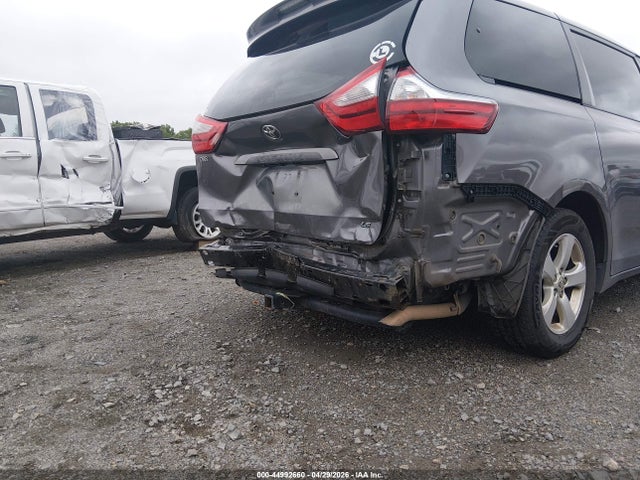 2015 Toyota Sienna Le 8 Passenger მანქანა იყიდება აუქციონზე, vin: 5TDKK3DC8FS631013, აუქციონის ნომერი: 44992660