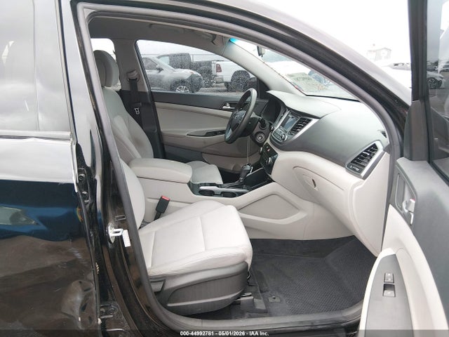 2018 Hyundai Tucson Se მანქანა იყიდება აუქციონზე, vin: KM8J23A45JU633990, აუქციონის ნომერი: 44992781