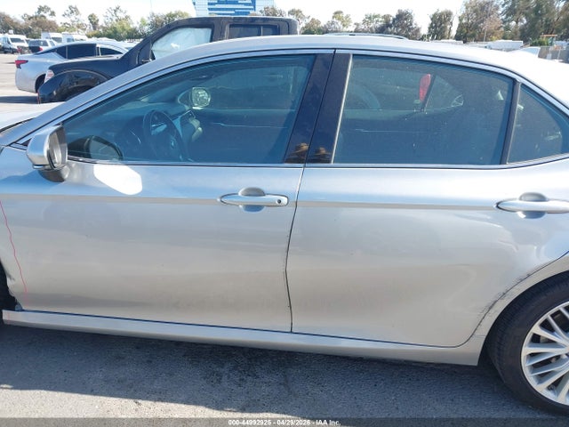 44992925 :رقم المزاد ، 4T1B21HK0KU513917 vin ، 2019 Toyota Camry Hybrid Xle مزاد بيع