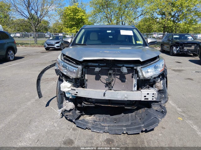 44992976 :رقم المزاد ، 5TDJKRFH3FS218388 vin ، 2015 Toyota Highlander Xle V6 مزاد بيع