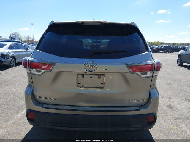 44992976 :رقم المزاد ، 5TDJKRFH3FS218388 vin ، 2015 Toyota Highlander Xle V6 مزاد بيع