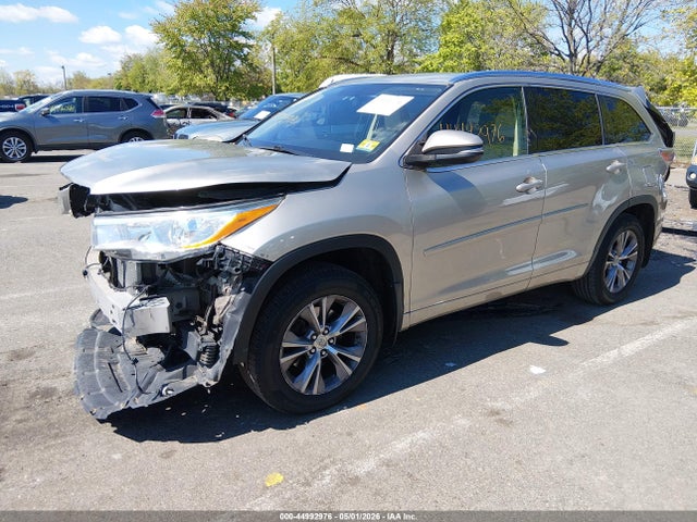 44992976 :رقم المزاد ، 5TDJKRFH3FS218388 vin ، 2015 Toyota Highlander Xle V6 مزاد بيع