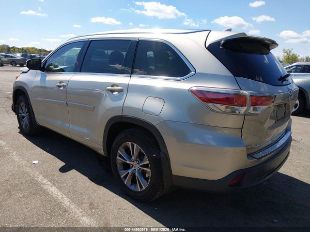 44992976 :رقم المزاد ، 5TDJKRFH3FS218388 vin ، 2015 Toyota Highlander Xle V6 مزاد بيع