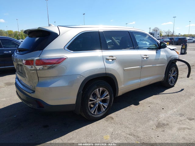 44992976 :رقم المزاد ، 5TDJKRFH3FS218388 vin ، 2015 Toyota Highlander Xle V6 مزاد بيع