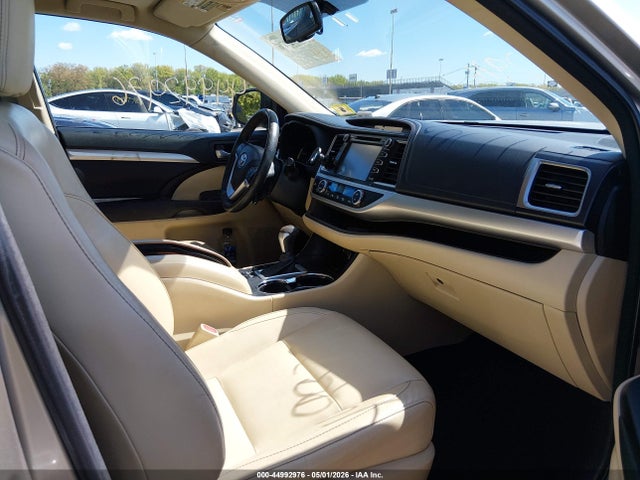 44992976 :رقم المزاد ، 5TDJKRFH3FS218388 vin ، 2015 Toyota Highlander Xle V6 مزاد بيع