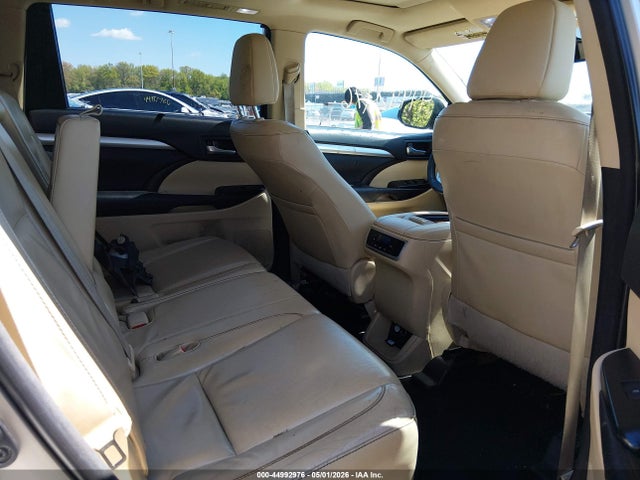 44992976 :رقم المزاد ، 5TDJKRFH3FS218388 vin ، 2015 Toyota Highlander Xle V6 مزاد بيع