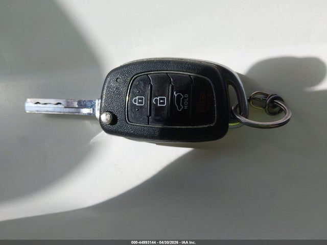 44993144 :رقم المزاد ، KM8SM4HF7HU198489 vin ، 2017 Hyundai Santa Fe Se مزاد بيع
