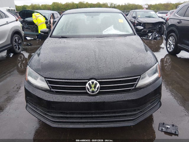 44993433 :رقم المزاد ، 3VWDB7AJ0HM393872 vin ، 2017 Volkswagen Jetta 1.4t Se مزاد بيع